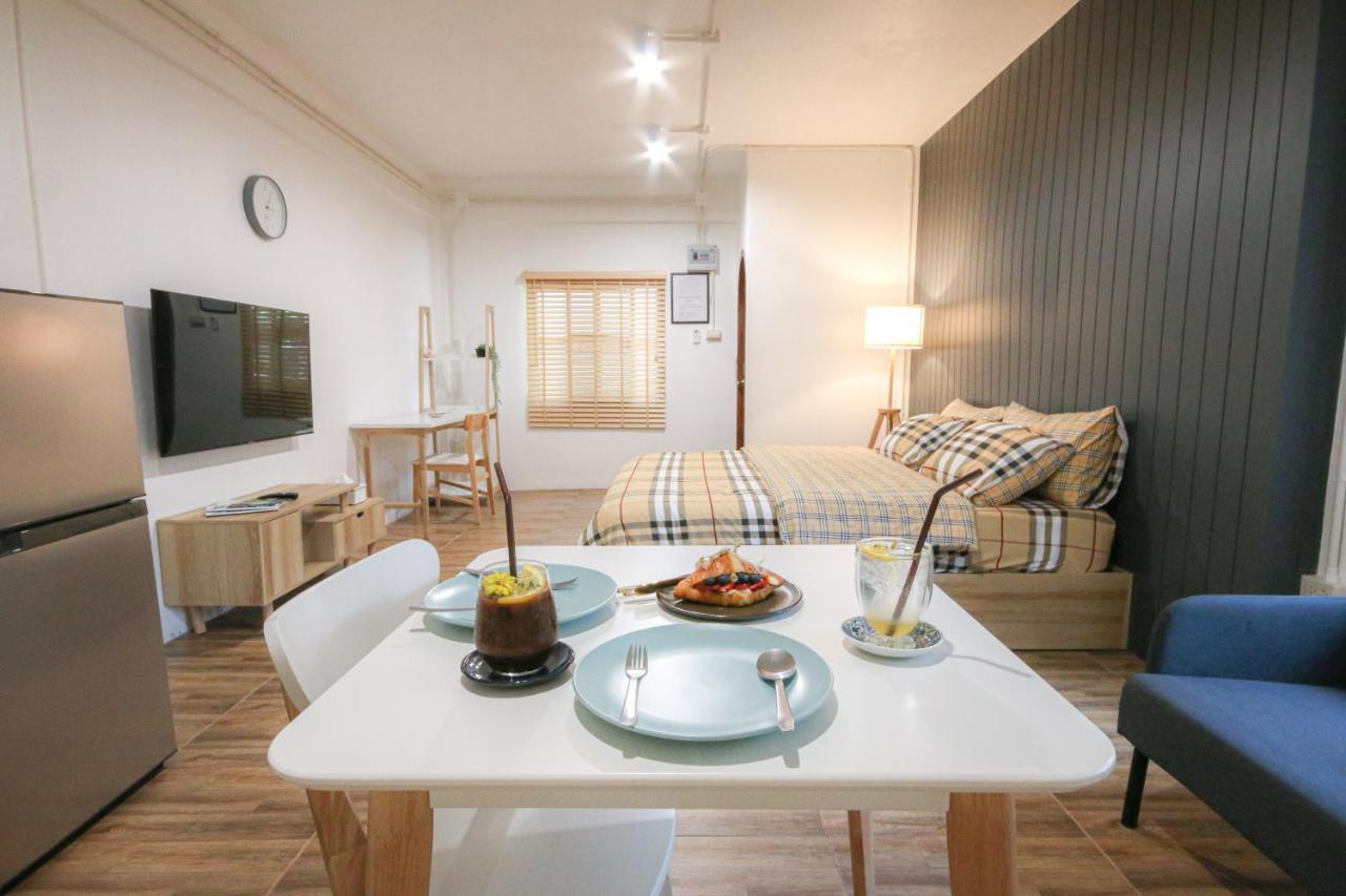 Sleep Sleep Suanphak Hotel Bangkok Bagian luar foto