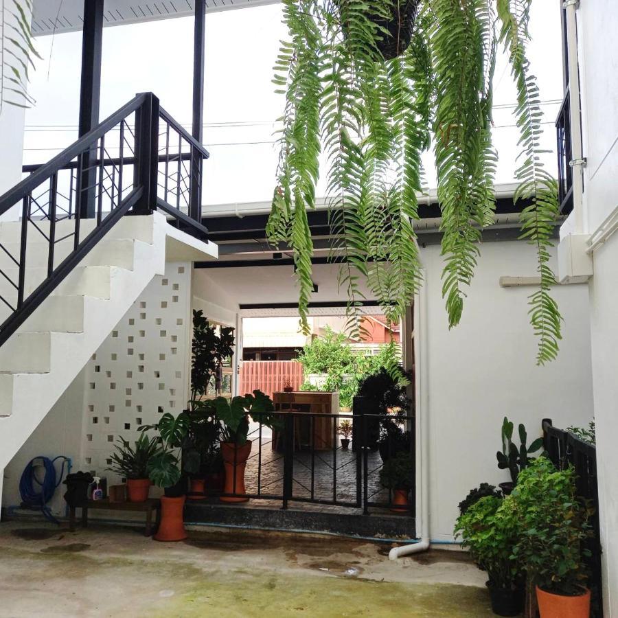 Sleep Sleep Suanphak Hotel Bangkok Bagian luar foto