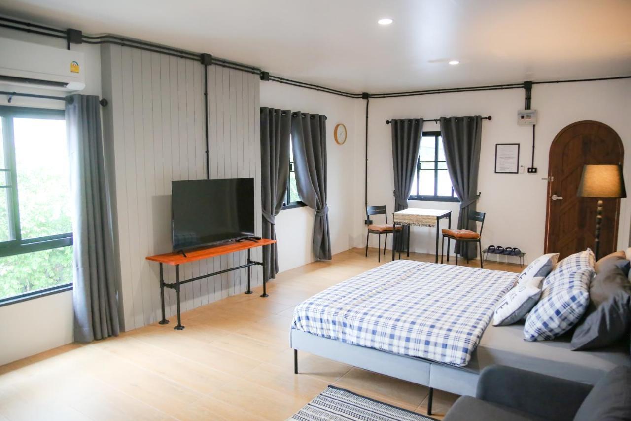 Sleep Sleep Suanphak Hotel Bangkok Bagian luar foto